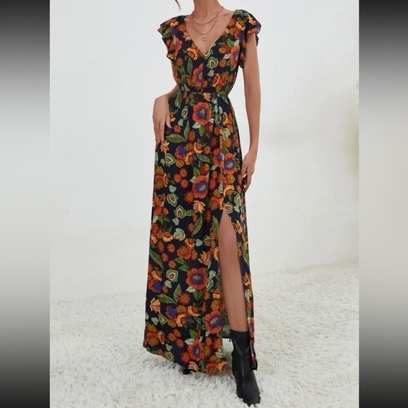 Floral maxi dress with a slit size medium - Picture 3 of 12